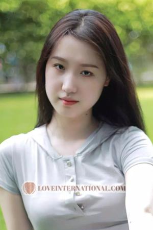 201368 - Xiaotong Age: 21 - China