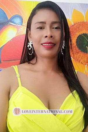 211146 - Yeinis Age: 39 - Colombia