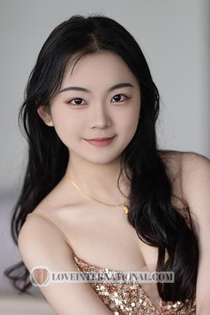 214181 - Yi Age: 20 - China